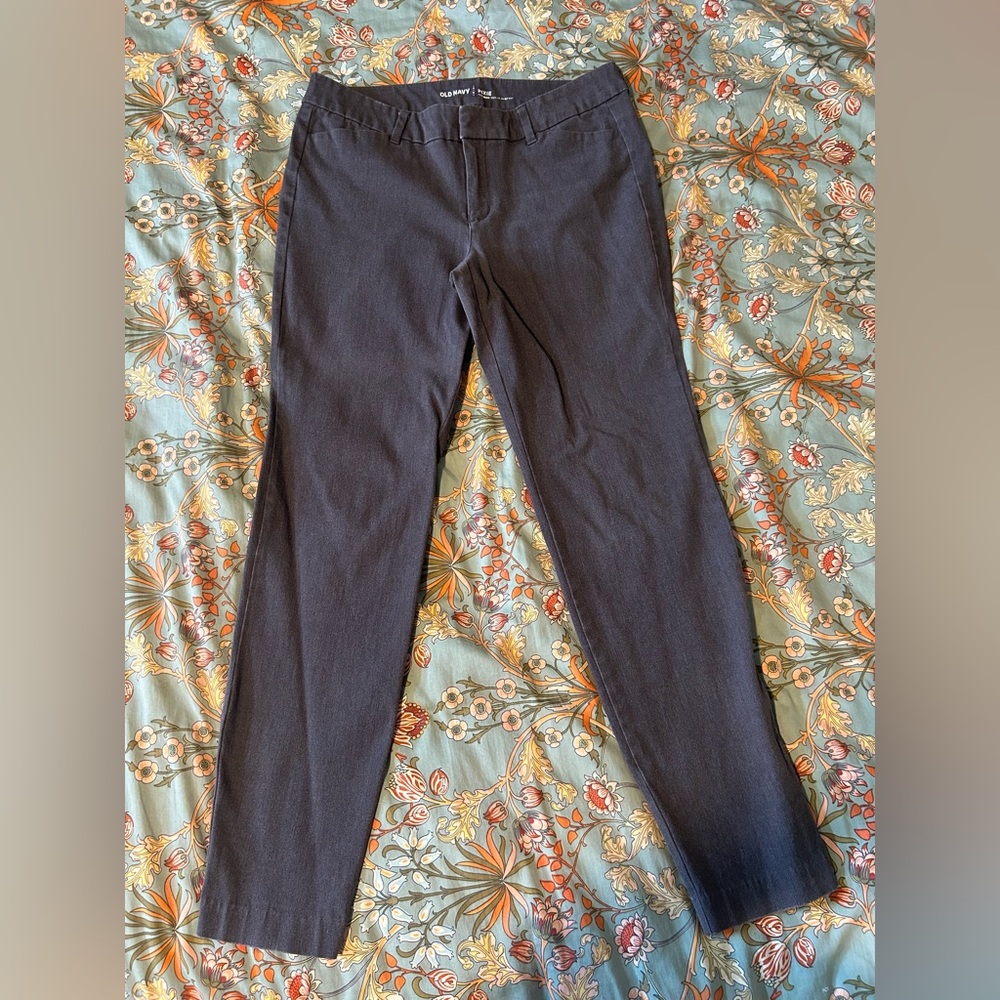Old Navy Mid-Rise Women’s Pixie Pant